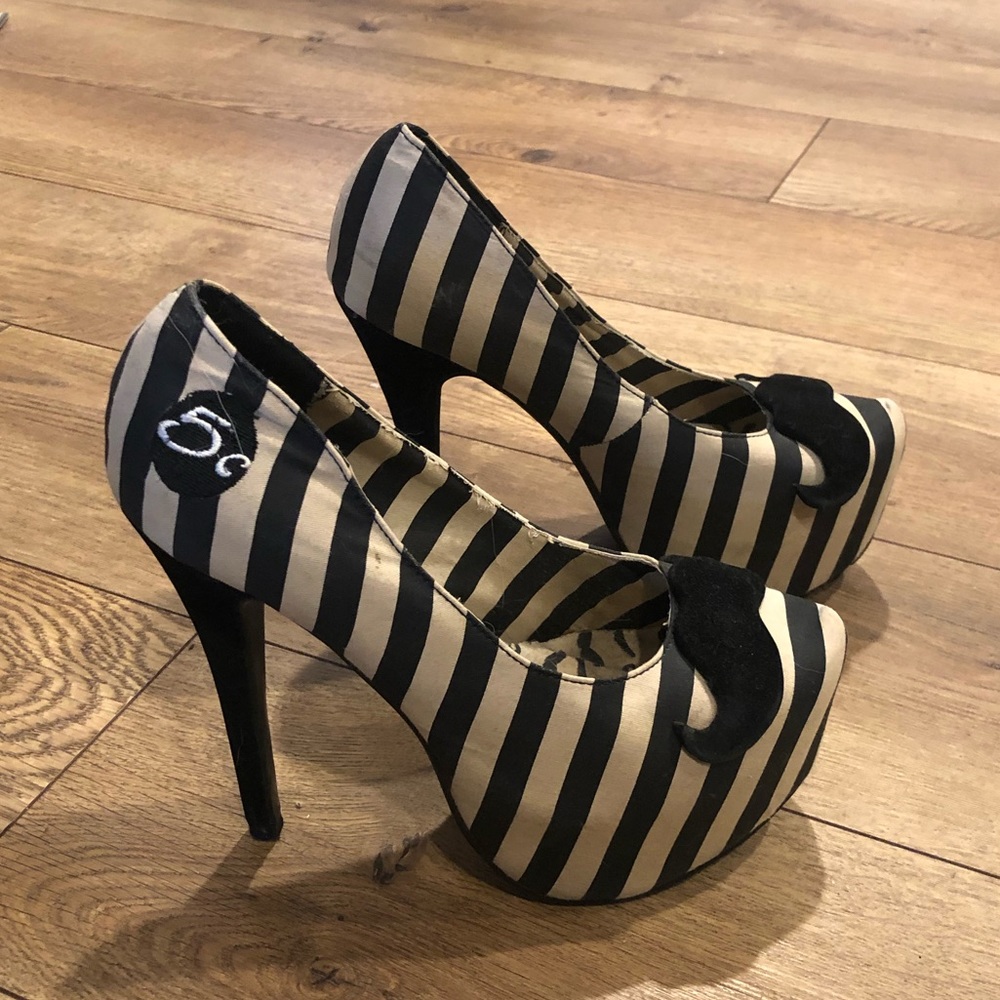 Too Fast Black & off white stripped mustache heels